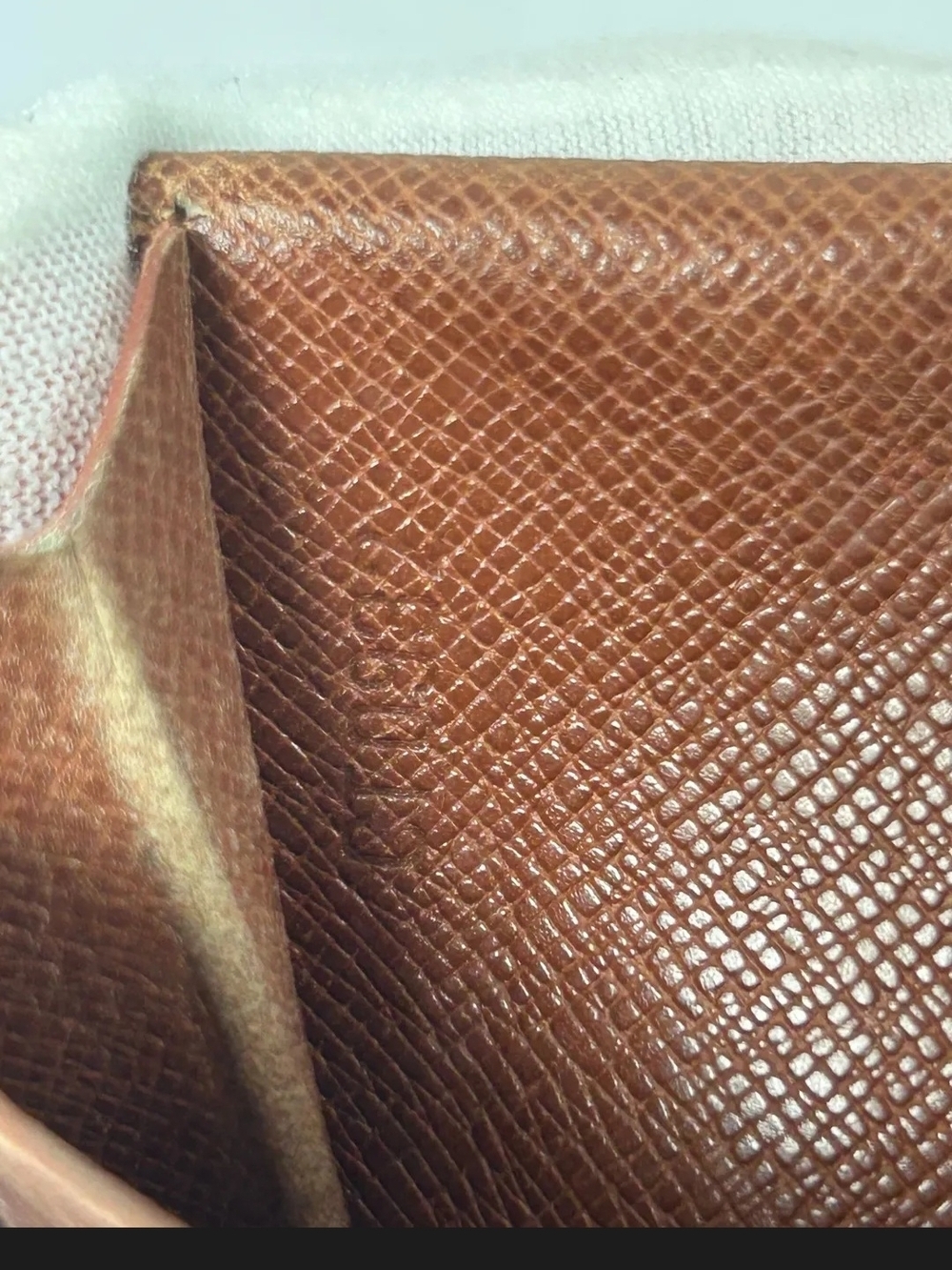 Authentic Louis Vuitton Monogram Mini Coin Pouch🤎 - Picture 7 of 10
